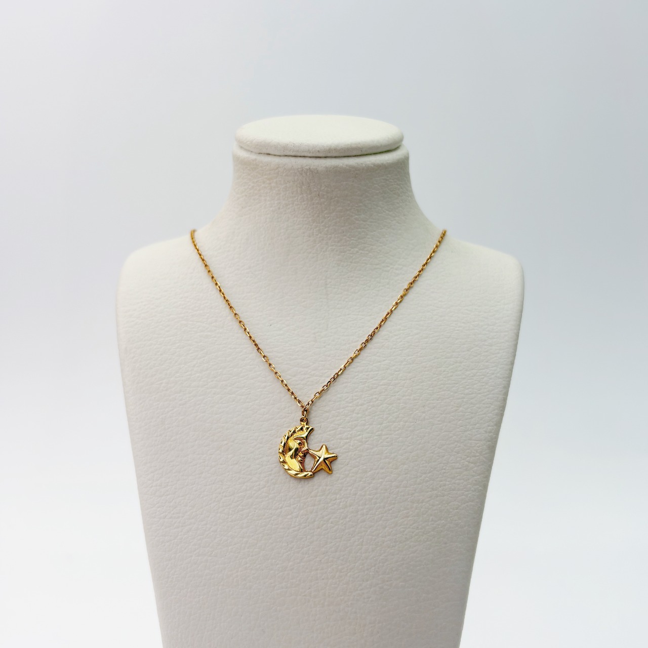 ماه و ستاره ریخته