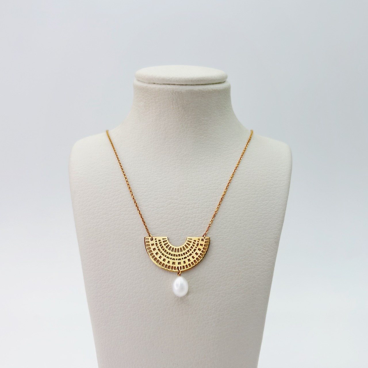 گردنبند روجا