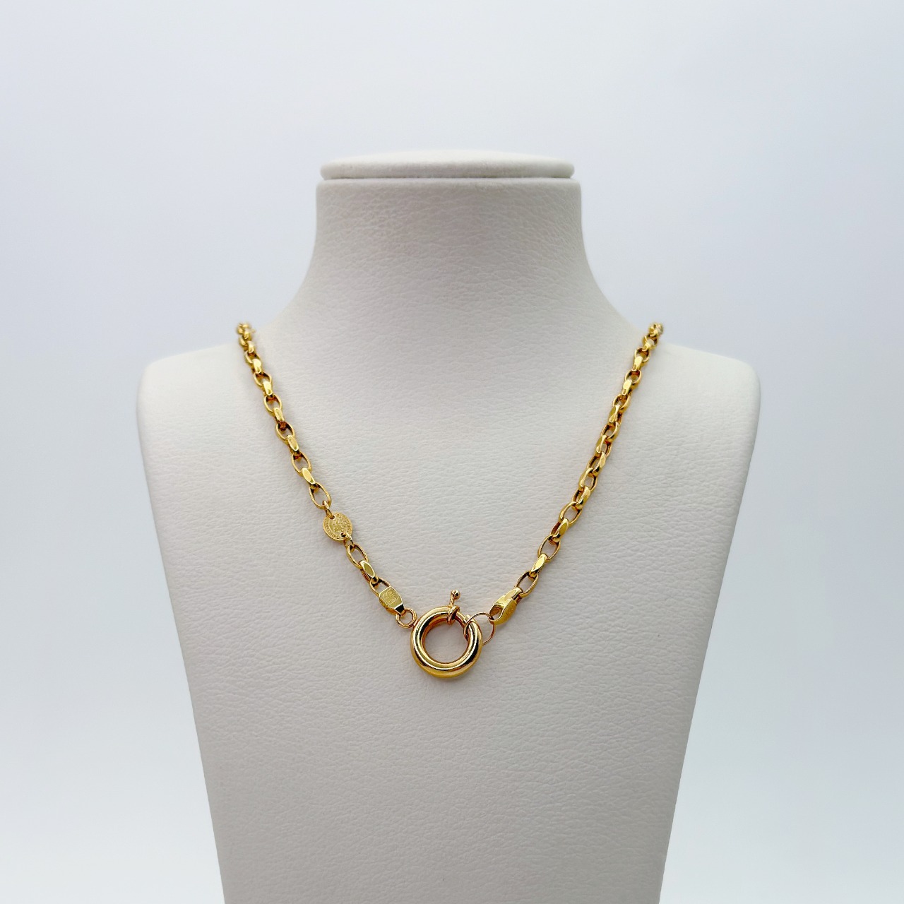 گردنبند هرمس بغل تخت